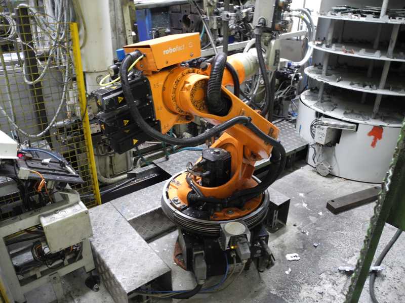 Kuka KR 16-F, öntödei robot, használt HR1814