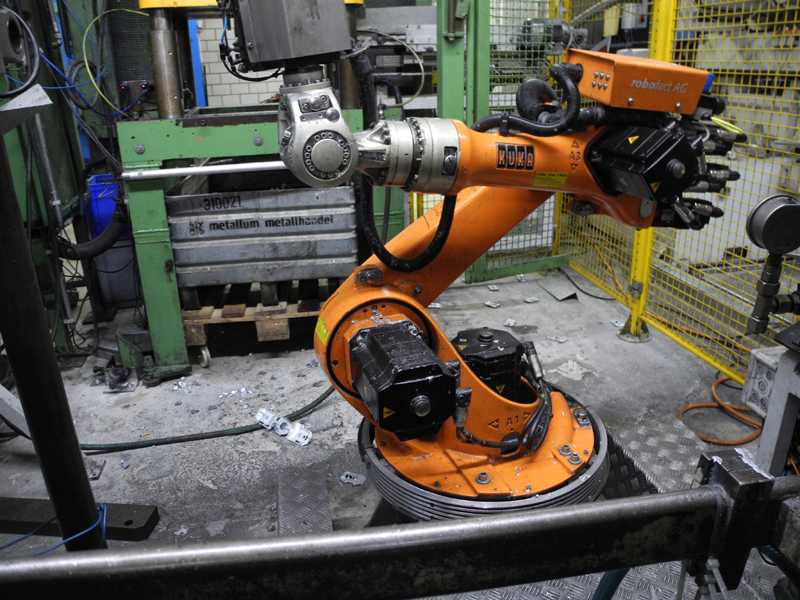 Kuka KR 16-F, öntödei robot, használt HR1814