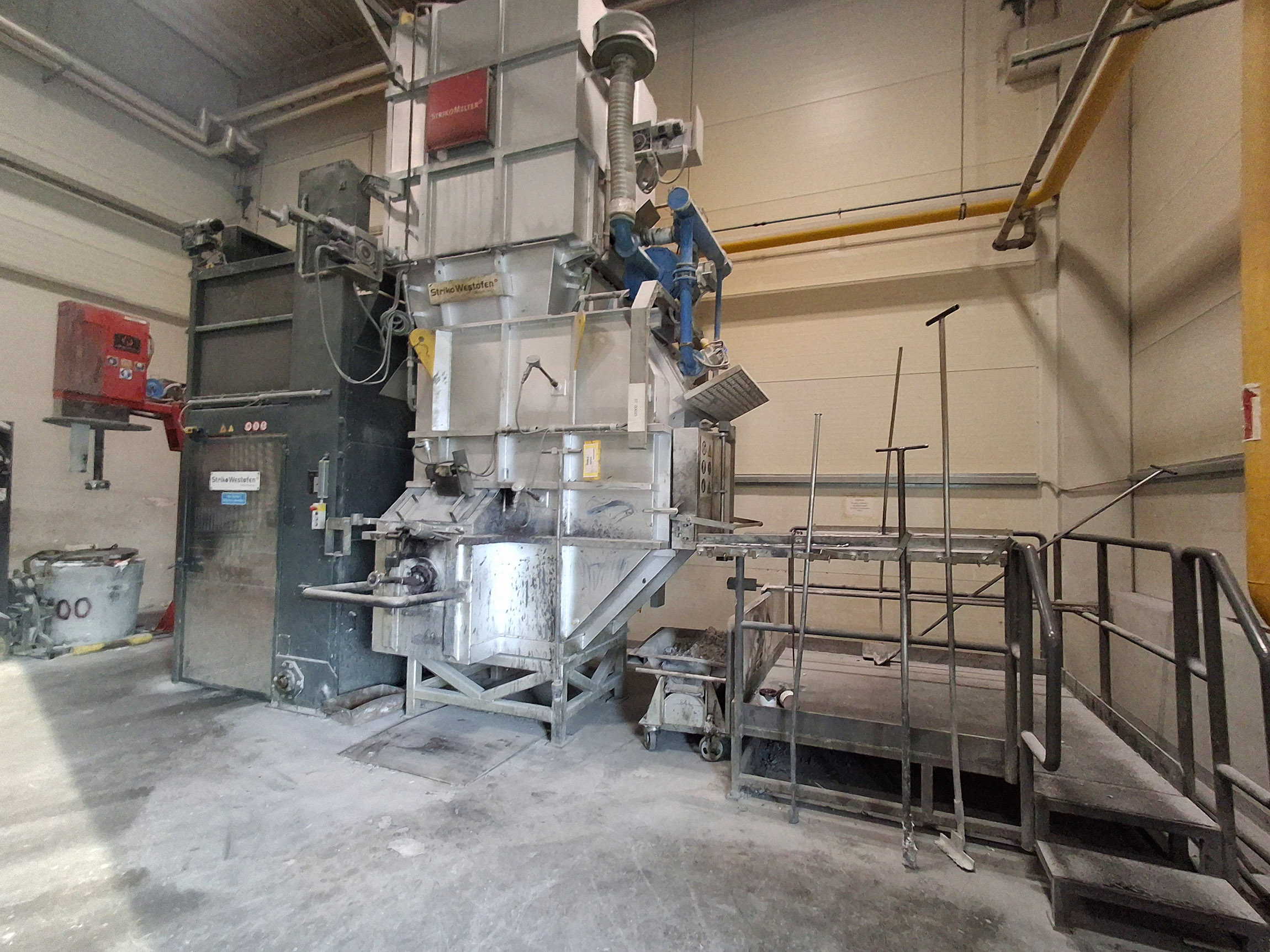 StrikoWestofen MH II-T 2000/1500 G-eg olvasztó- és tartókemence O1848, használt