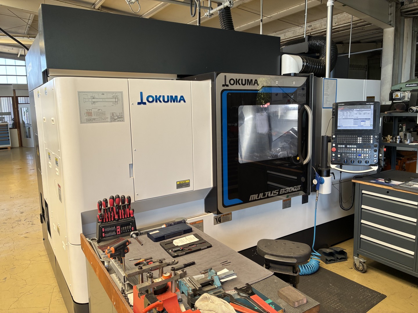 OKUMA MULTUS B300II-W CNC eszterga- és maróközpont BA2400, használt