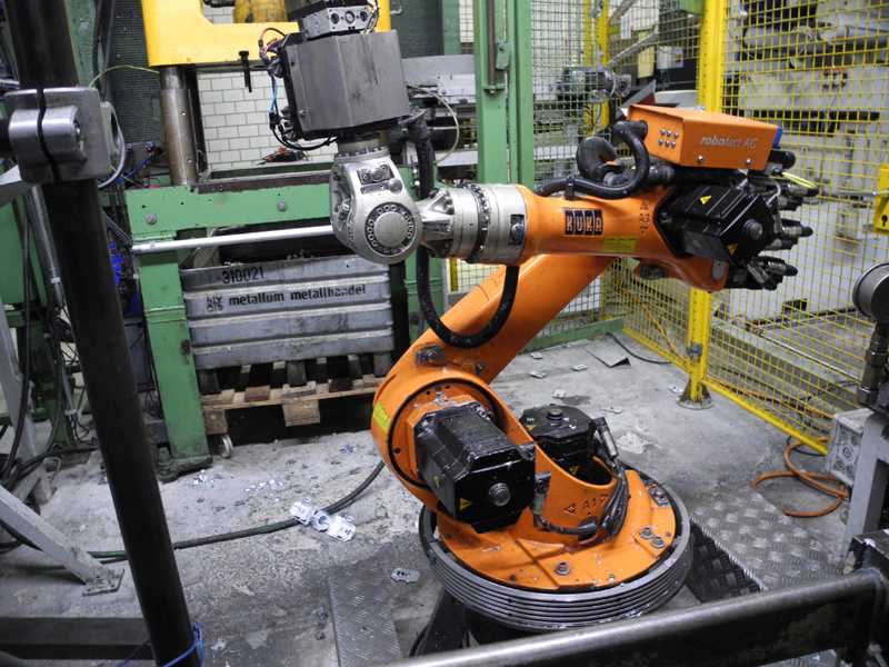 Kuka KR 16-F, öntödei robot, használt HR1814