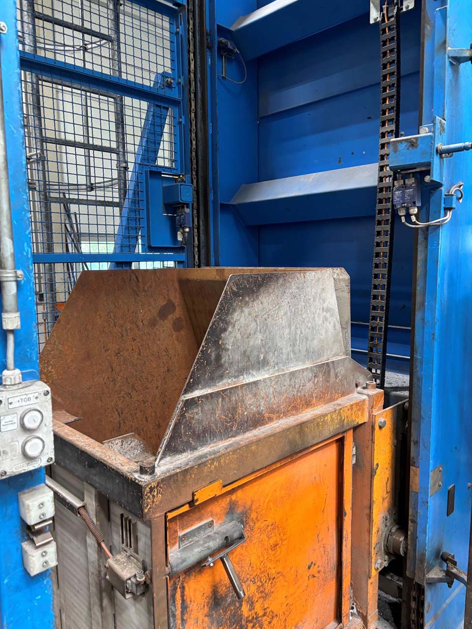 StrikoWestofen MH II-T 3000/2000 G-eg Plus+ olvasztó- és tartókemence O1843, használt StrikoWestofen MH II-T 3000/2000 G-eg Plus+ olvasztó- és tartókemence O1843, használt